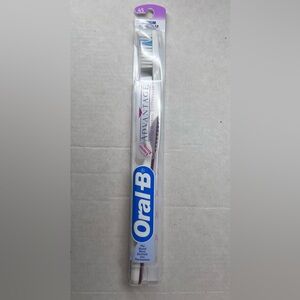 Vintage Toothbrush Oral-B Advantage 1999 45 Medium 40 Regular Limited Edition